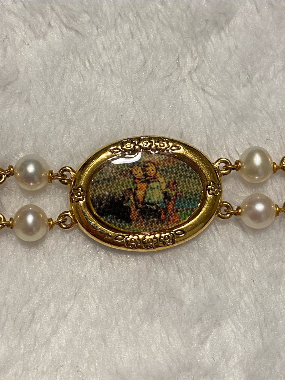 Vintage Danbury Mint Hummel panel Gold-Tone Pearl Art Portrait Bracelet - Picture 4 of 8